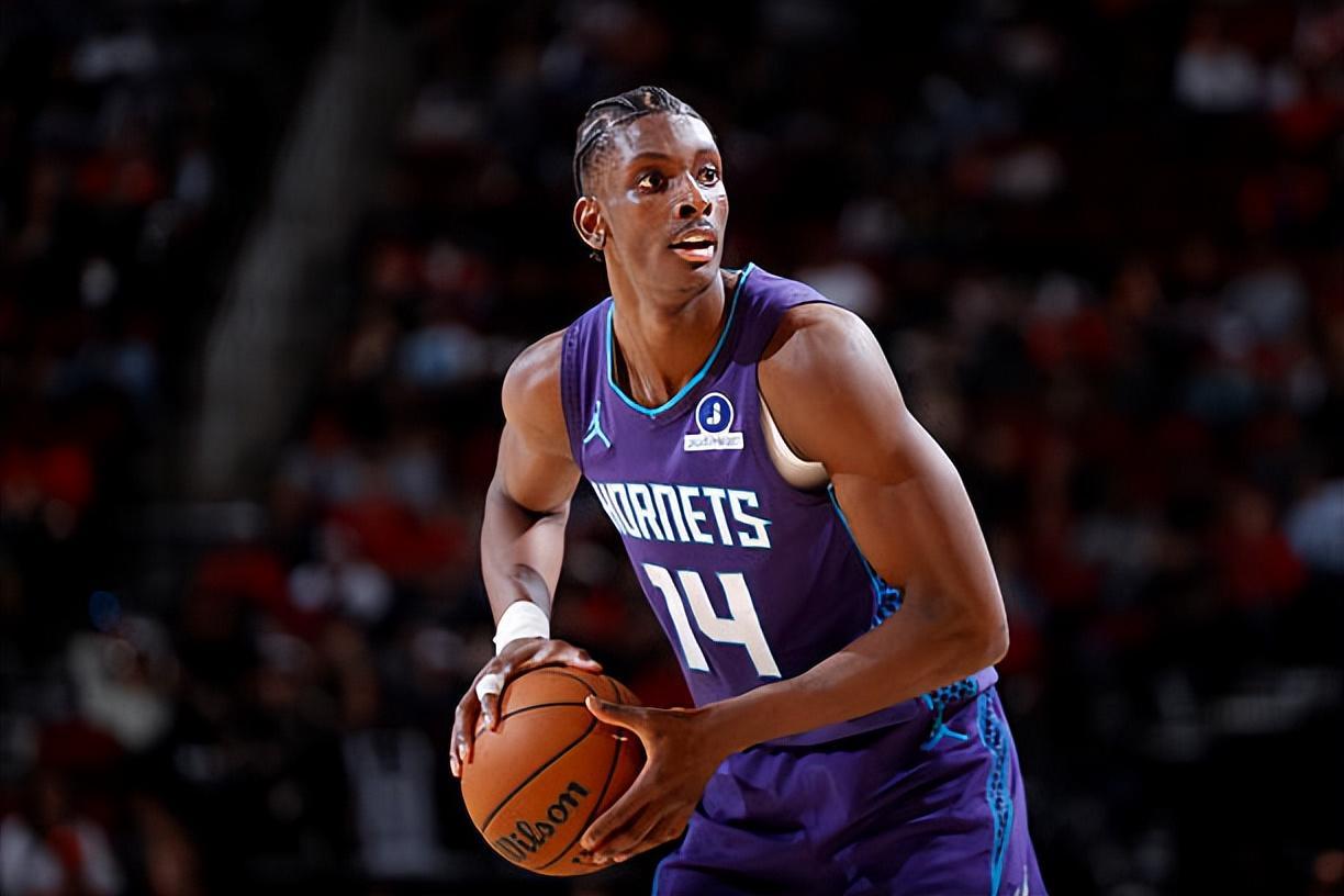 开云-攻防两端都打爆了火箭内线！昔日快船弃将在黄蜂真是越打越好了？